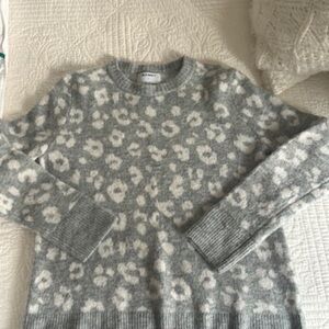 Old Navy Gray and Cream Patterned Sweater